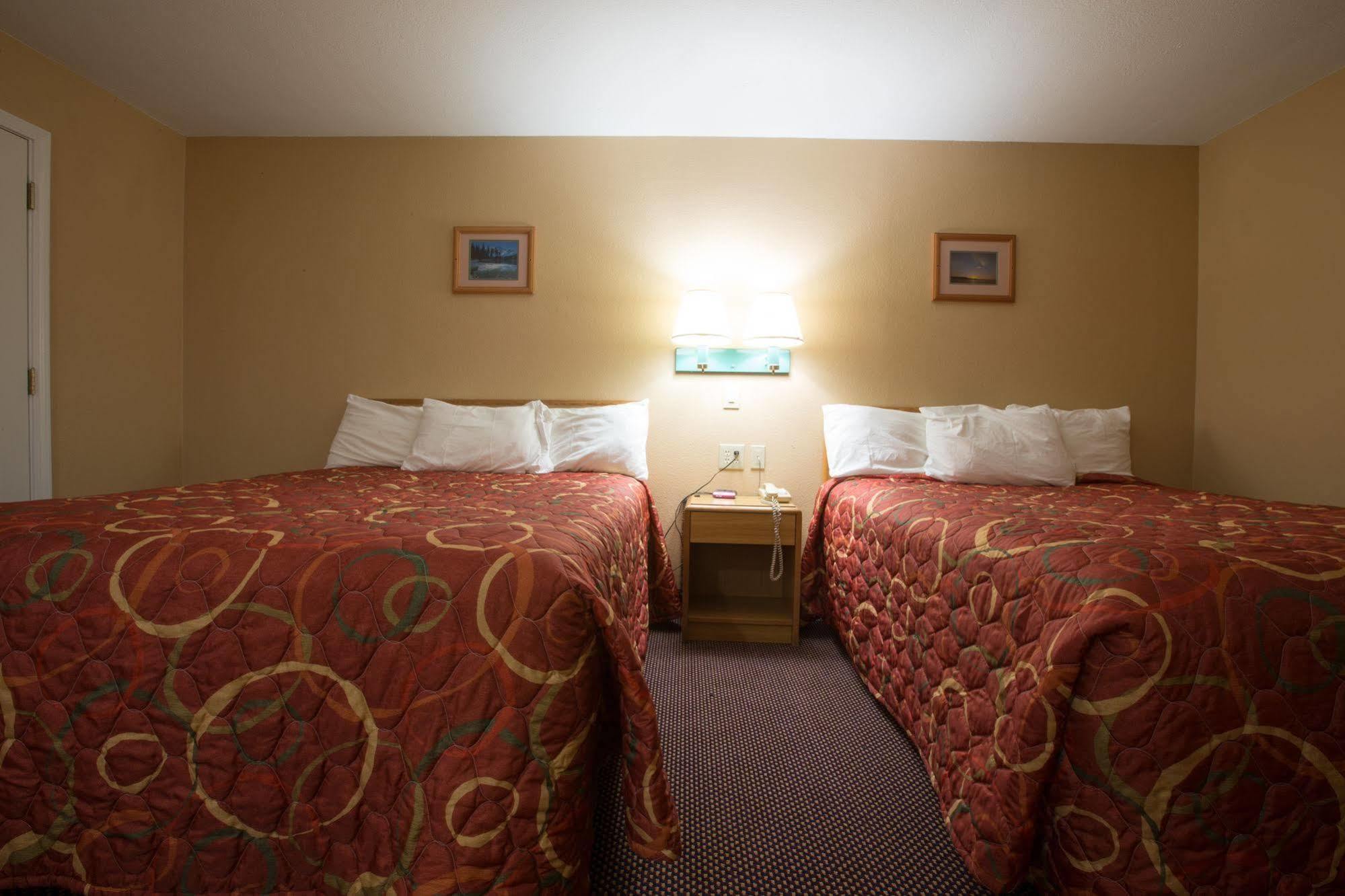 Shasta Pines Motel & Suites Burney Exterior photo