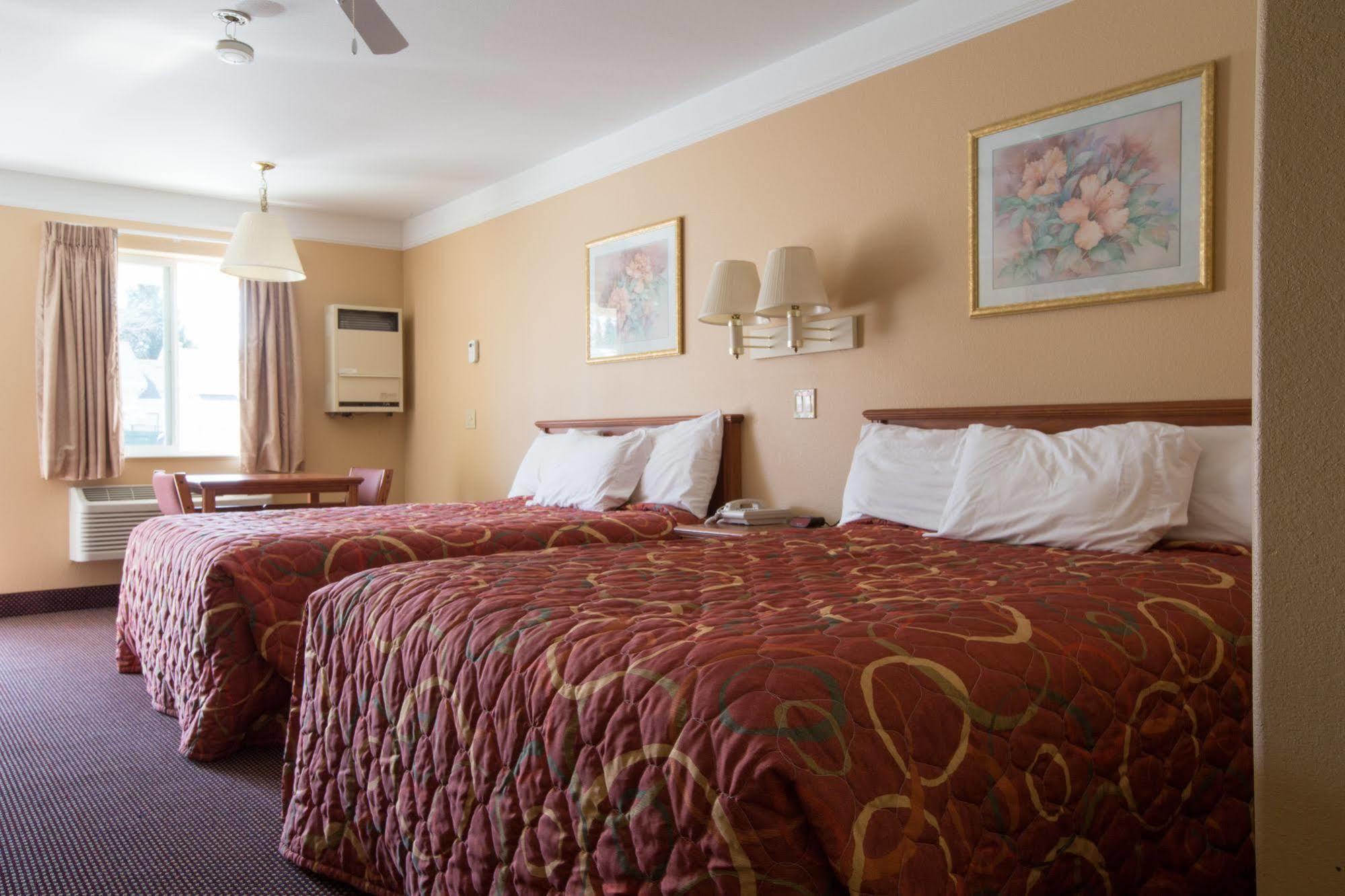 Shasta Pines Motel & Suites Burney Exterior photo