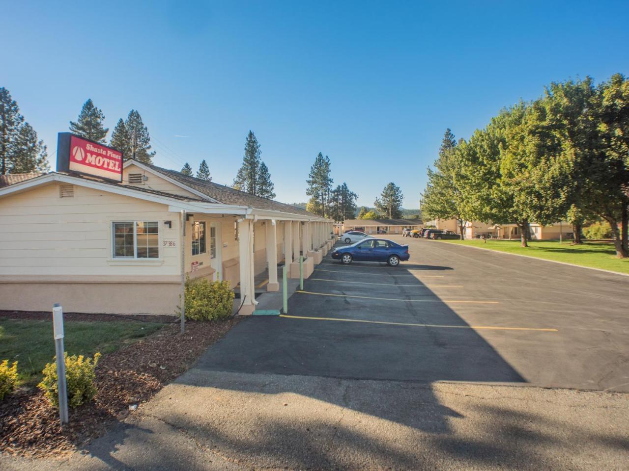 Shasta Pines Motel & Suites Burney Exterior photo